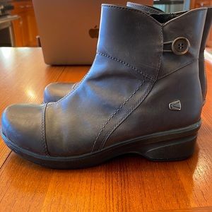 New Women’s Keen Mora Leather Zip Ankle Booties Sz 8